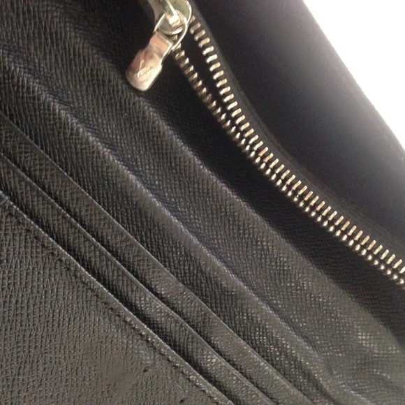 Louis Vuitton, Black Taiga Leather Zip Long Wallet - Picture 8 of 11